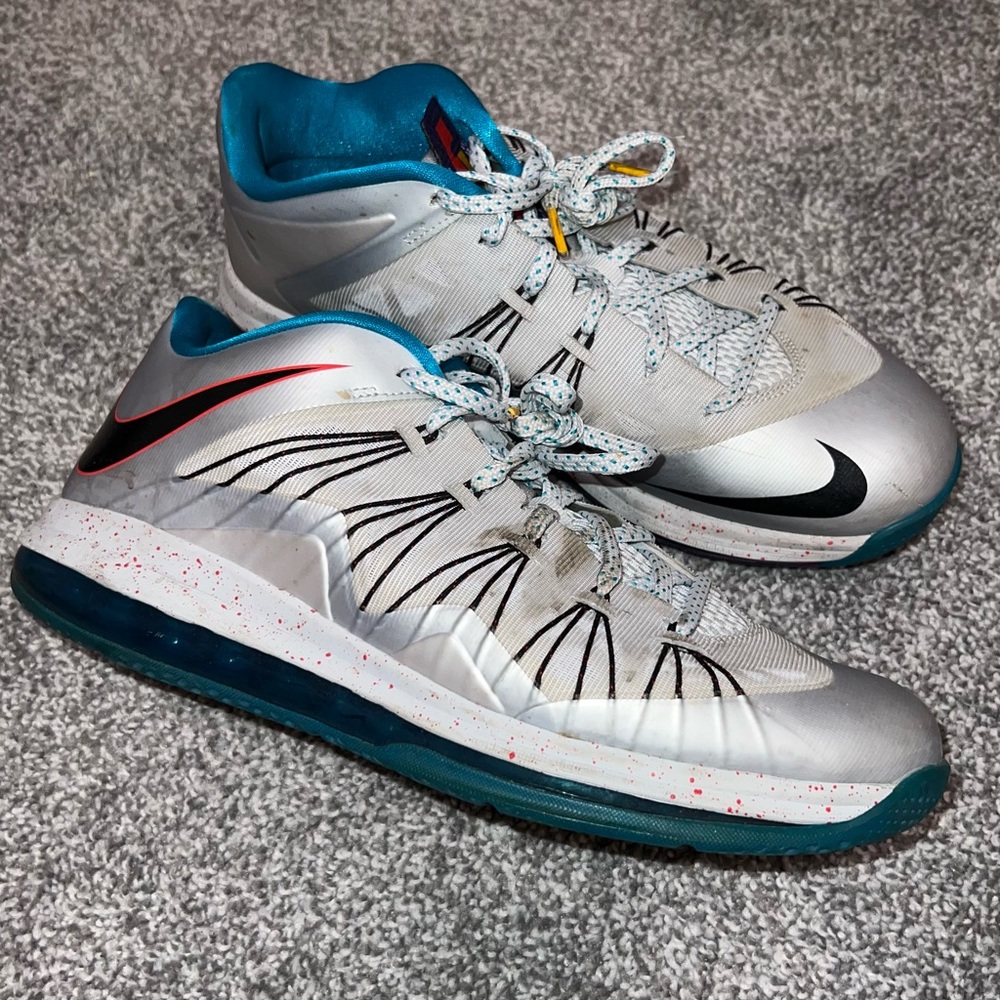 LEBRON 10 LOW AKRONS USED CONDITION MENS 11 NIKE